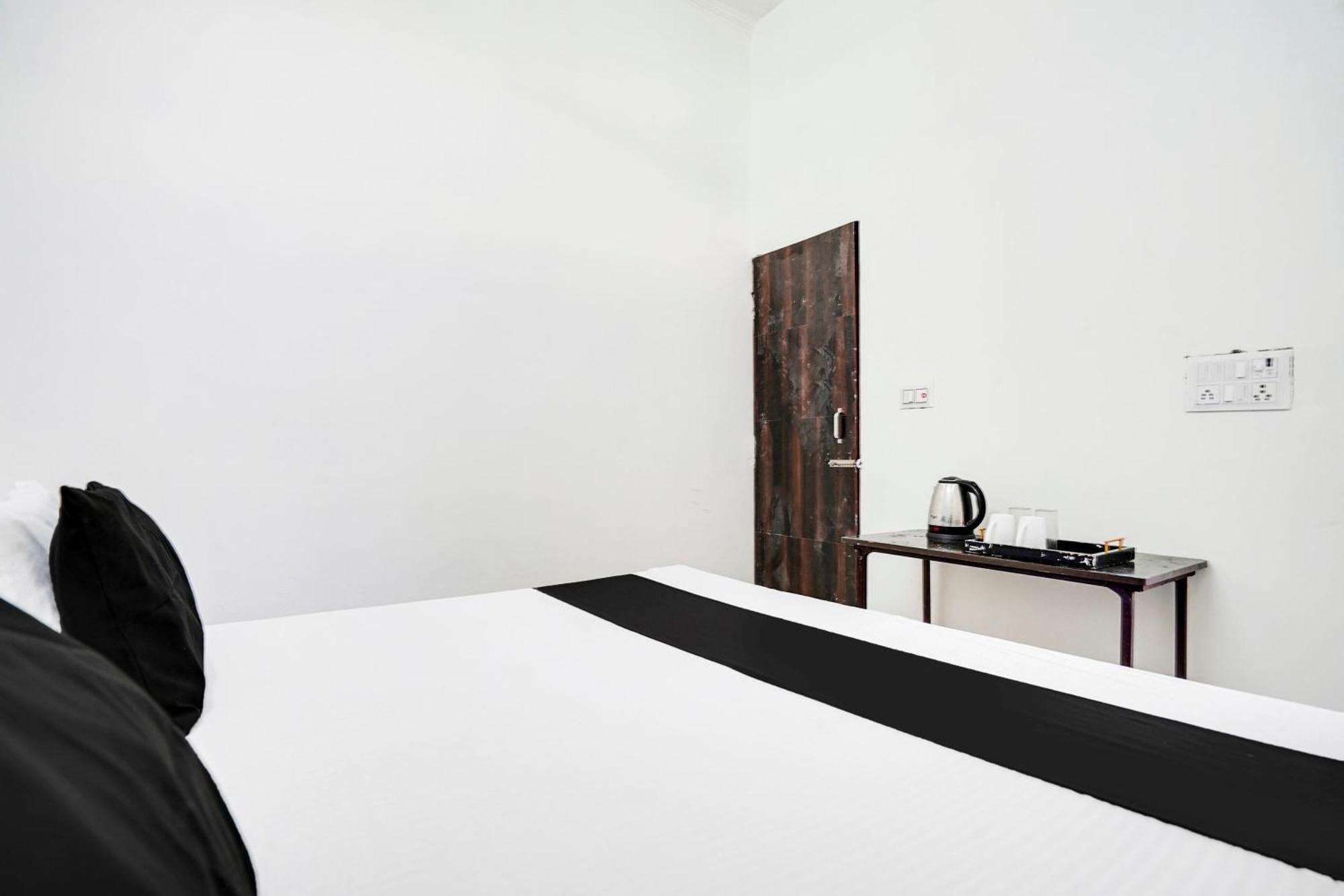 Hotel O The Moon บาแรลลี ภายนอก รูปภาพ