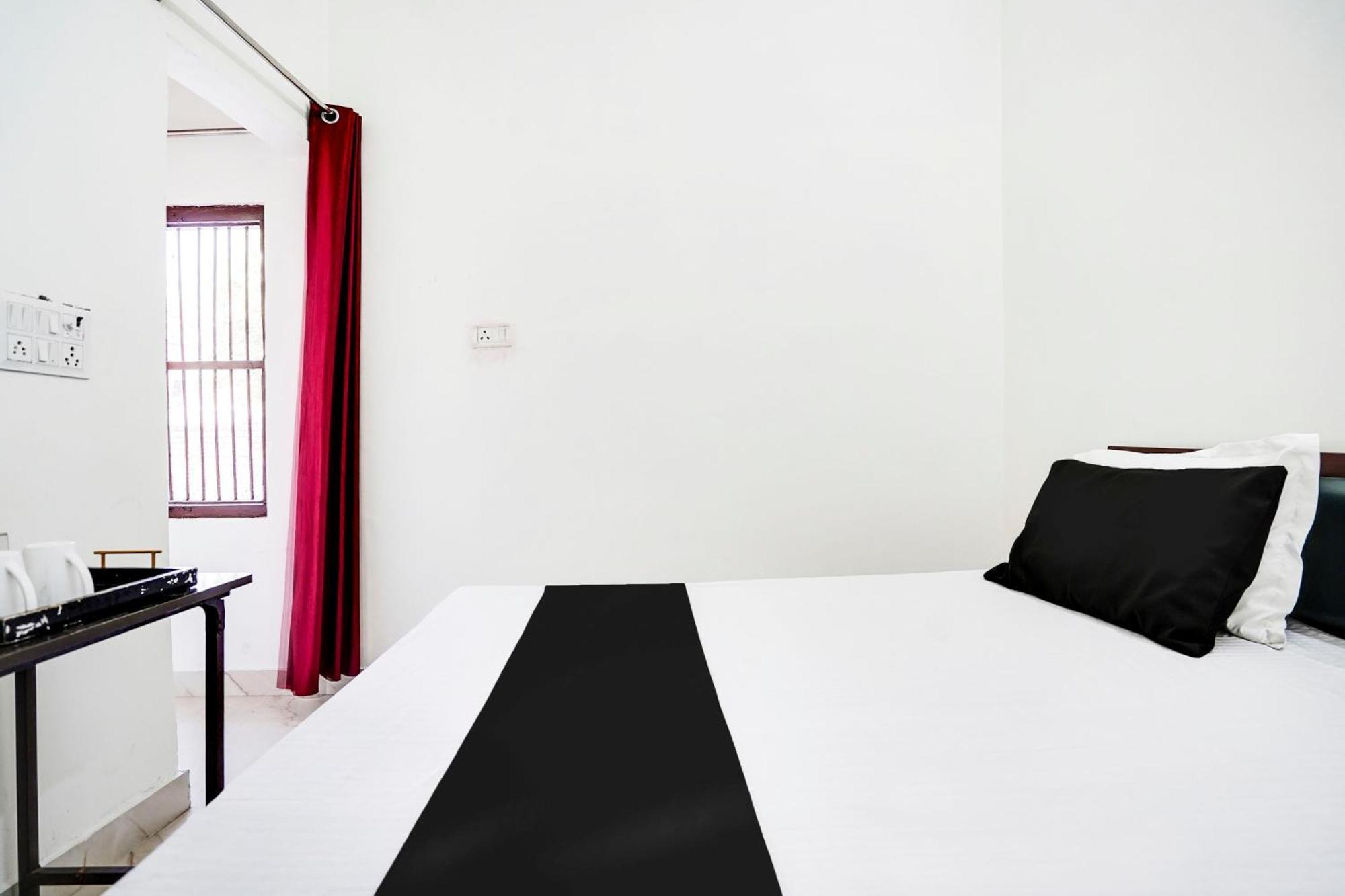 Hotel O The Moon บาแรลลี ภายนอก รูปภาพ