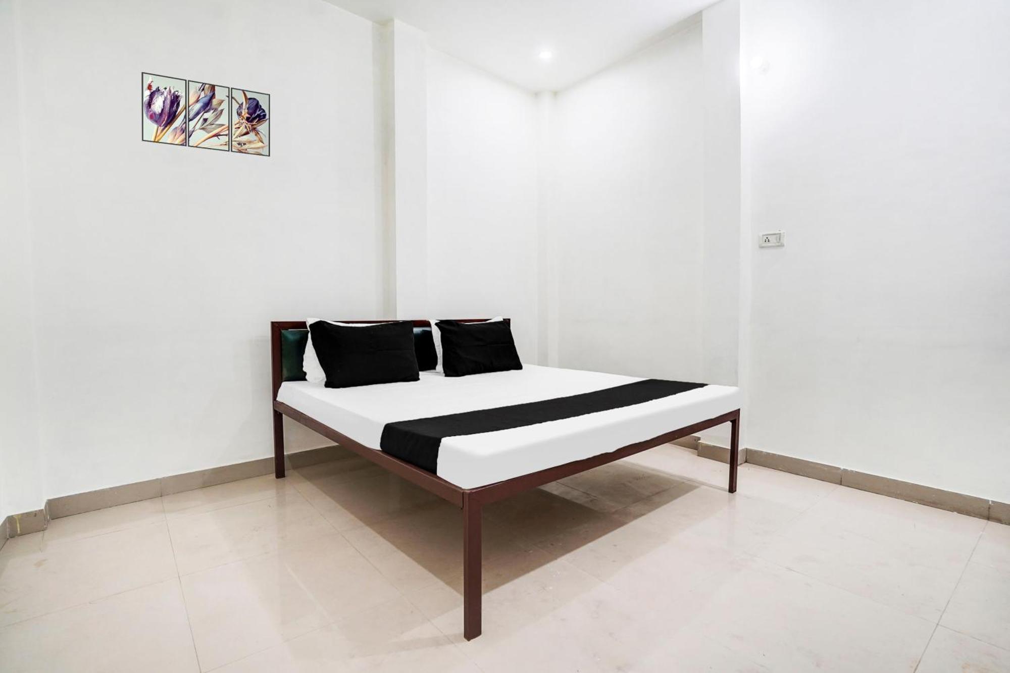 Hotel O The Moon บาแรลลี ภายนอก รูปภาพ