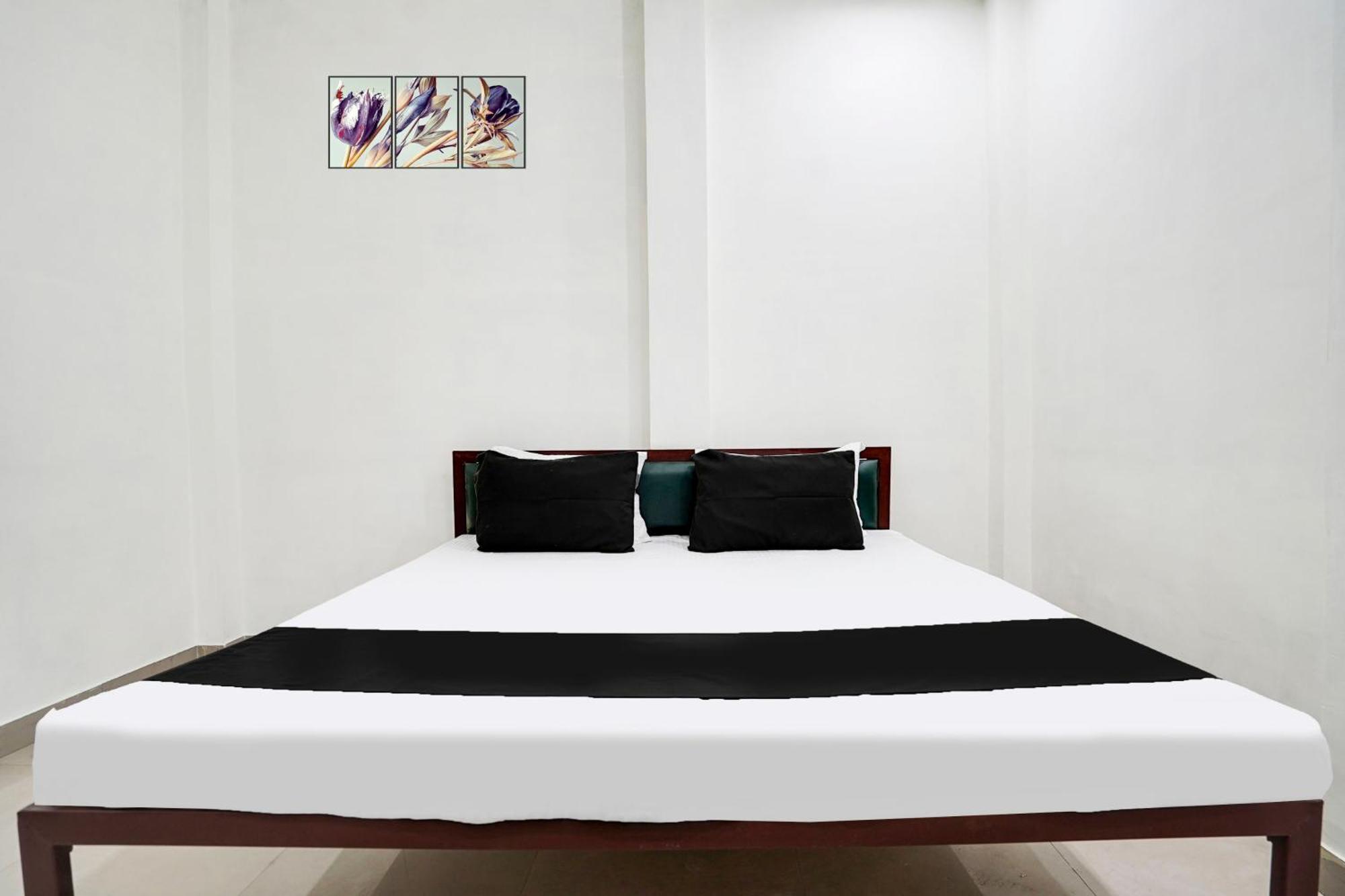 Hotel O The Moon บาแรลลี ภายนอก รูปภาพ
