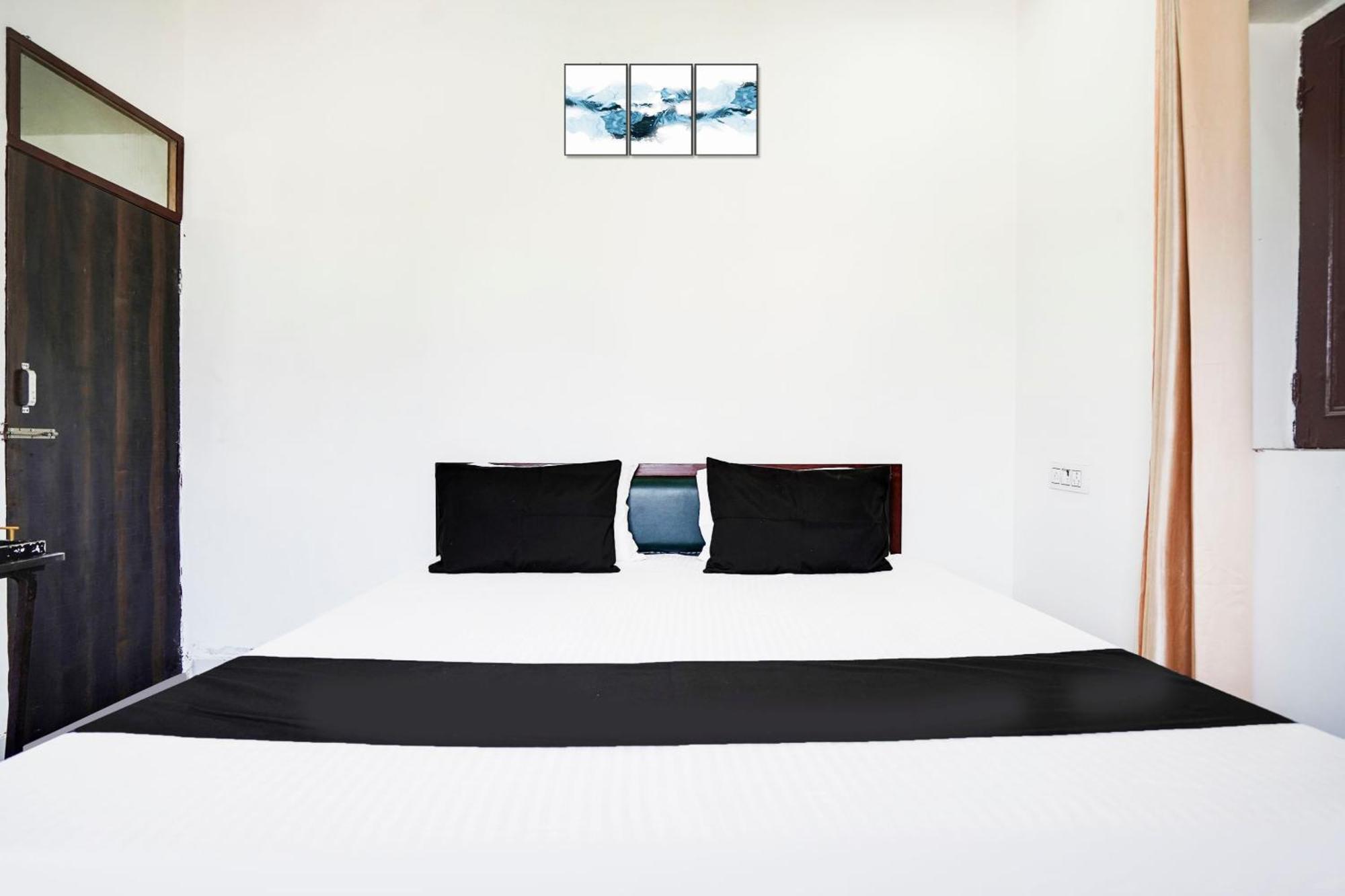 Hotel O The Moon บาแรลลี ภายนอก รูปภาพ