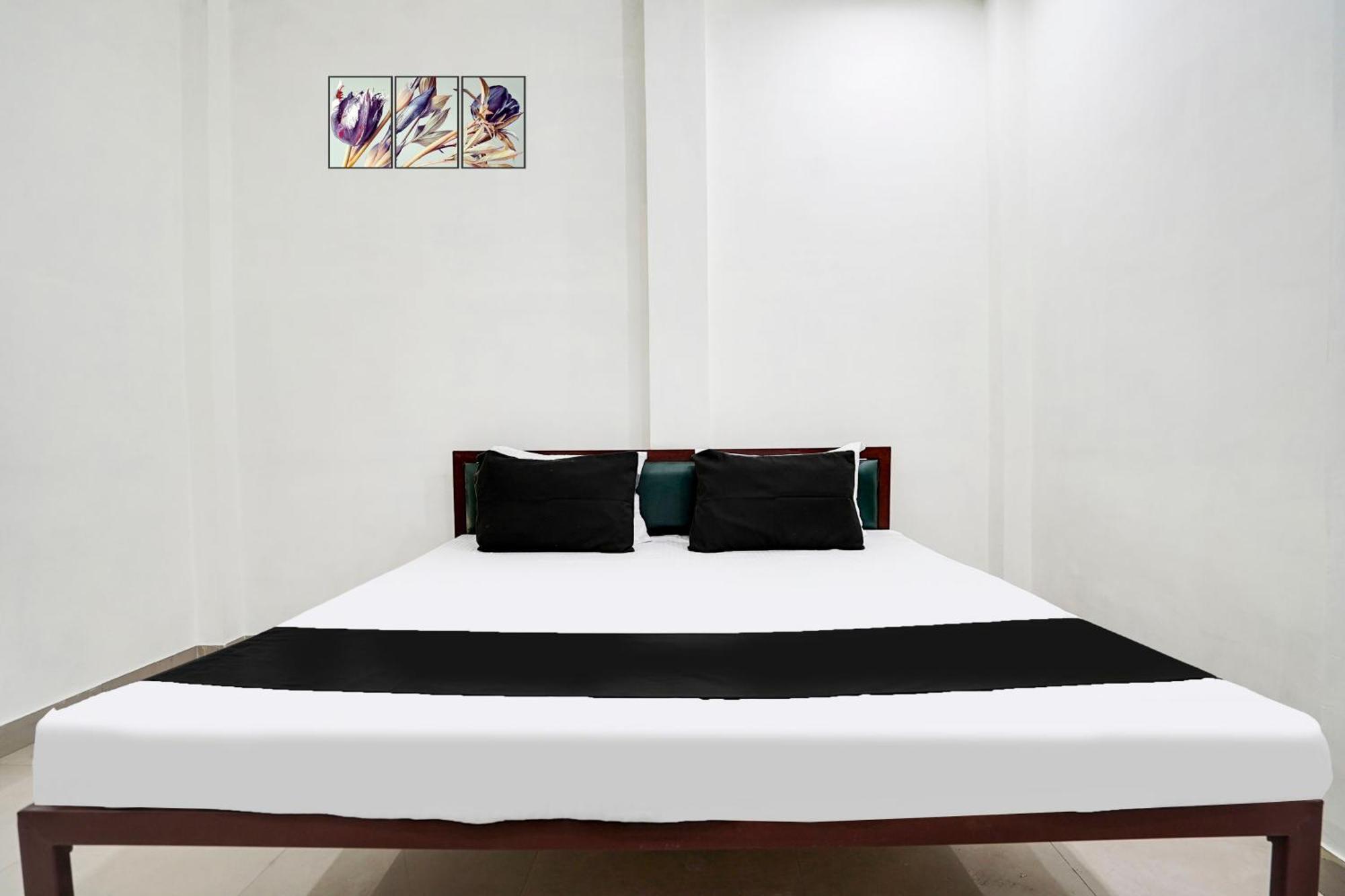 Hotel O The Moon บาแรลลี ภายนอก รูปภาพ